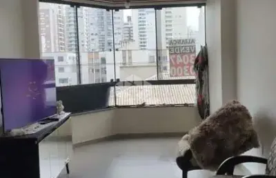 Apartamento no bairro kobrasol, em são josé, sc, semi-mobiliado, sacada, 03 quartos sendo 01 suíte com hidromassagem, 02 vagas de garagem.
