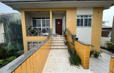 Casa à venda com 5 quartos sendo 1 suíte, e 1 vaga de garagem no bairro serraria, em são josé/sc.