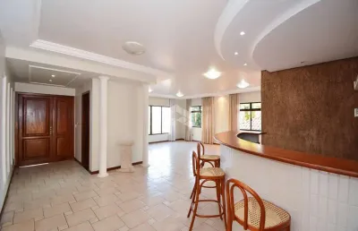 Casa residencial com 4 quartos sendo 3 suítes, e 4 vagas de garagem no bairro iataguaçu, em florianópolis/sc.