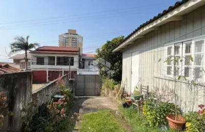 Terreno medindo 300m² de área total no bairro barreiros em são josé/sc