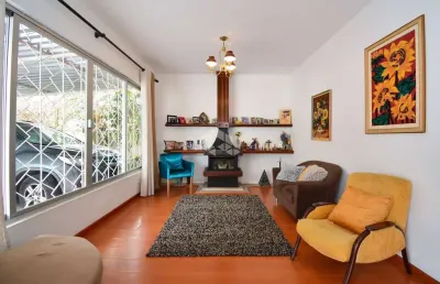 Casa residencial à venda com 5 quartos sendo 2 suítes e 2 vagas de garagem no bairro canto em florianópolis/sc