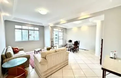 Apartamento á venda com 3 quartos sendo 1 suíte e 2 vagas de garagem no bairro canto em florianópolis/sc.