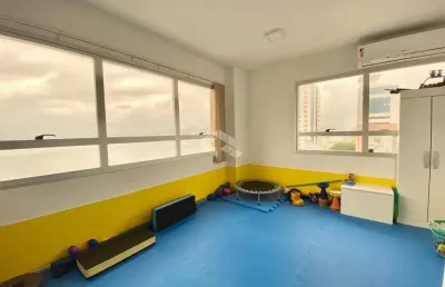 Sala comercial à venda no bairro estreito em florianópolis/sc.