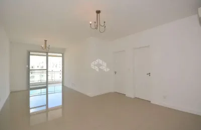 Apartamento á venda com 3 quartos sendo 1 suíte e 2 vagas de garagem no bairro canto em florianópolis/sc.