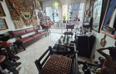 Apartamento à venda com 3 quartos sendo 1 suíte e 1 vaga de garagem no bairro coqueiros em florianópolis/sc.
