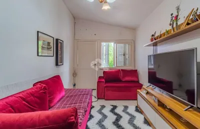 Casa canoas em condomínio 2 dormitórios/quartos. pátio com piscina. 3 vagas carro.