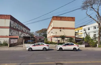 Térreo, amplo apartamento 2 dormitórios e garagem coberta. em frente ao zaffari cestto.