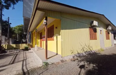 Casa mista com 3 dormitórios/quartos sendo um suíte e 4 vagas no bairro sarandi - poa/rs