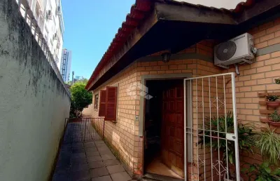 Terreno 255m² com 2 casas. garagem para até 4 carros no bairro rio branco.