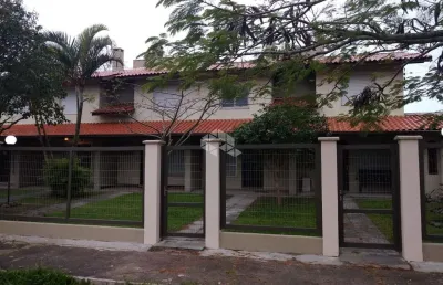 Sobrado em condomínio com 4 dormitórios e 1 vaga em capão novo