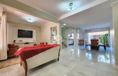 Casa em condomínio com infra completa no bairro tristeza.