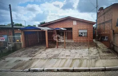 Casa de dois dormitórios no bairro piratini em alvorada.