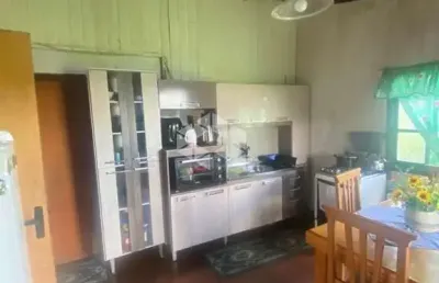 Casa com 03 dormitórios em alvorada no bairro formoza.