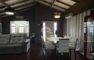 Casa estilo colonial de 03 dormitòrios no parque santa fè.