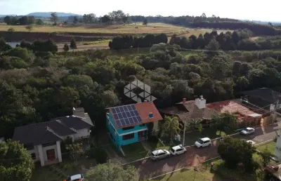 Sua família merece. excelente casa em condomínio fechado!