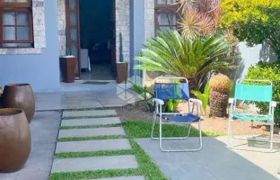 Casa / 3 dormitórios / 2 vagas / pátio / bela vista / alvorada / rs
