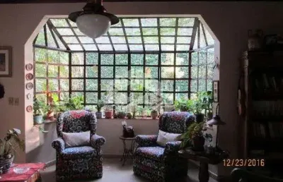 Casa de 02 dormitórios e suíte no bairro sumaré em alvorada.