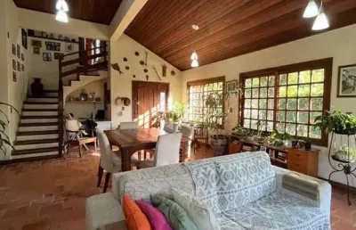 Casa de 4 dormitórios no bairro são lucas em viamão