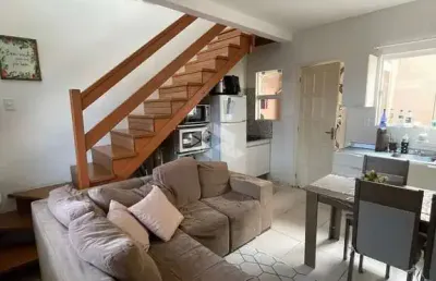 Casa geminada de dois dormitórios no bairro  tarumã