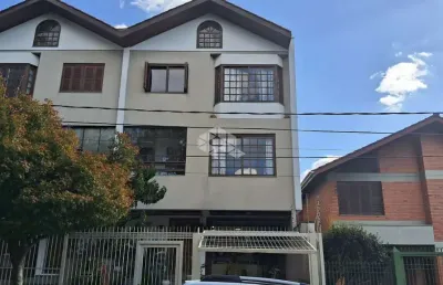 Sobrado triplex com 3 dormitórios e 183m² de área no bairro jardim américa