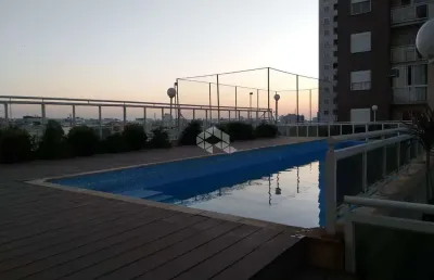 Apartamento 2 quartos, sacada, condomínio com piscina e quiosque
