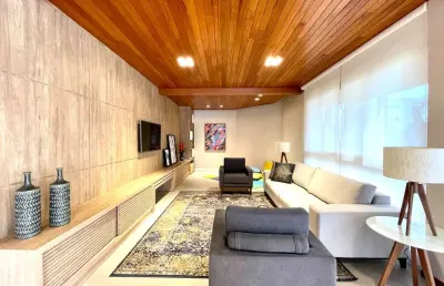 Apartamento com 4 dormitórios, um suíte e seus espaçosos 266 m² de área privativa.
