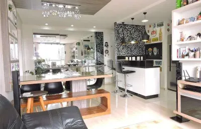 Apartamento semimobiliado com 2 dormitórios sendo um suíte e 2 vagas no sanvitto