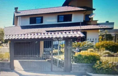 Casa individual 3 quartos com pátio e salão de festa 2 quadras da lagoa