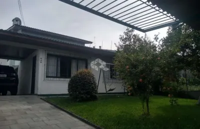 Casa de dois pavimentos, e muito espaço para familía inteira