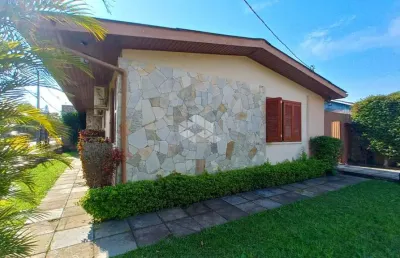 Casa 3 dormitórios, piscina, próximo a orla ipanema