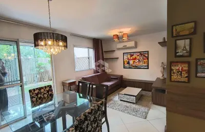 Casa com 3 dormitórios, com sótão em condomínio, 3 banheiros, 2 vagas.