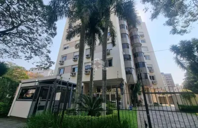 Excelente apartamento com dois dormitórios, living com dois ambientes, sacada com churrasqueira e vaga coberta