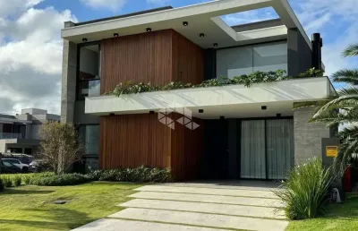 Casa à venda mobiliada e nova em condomínio com 4 quartos/dormitórios/suítes, 2 vagas/box, em xangri-lá/rs.
