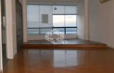 Apartamento à venda com 3 dormitórios/quartos no bairro centro em porto alegre/rs