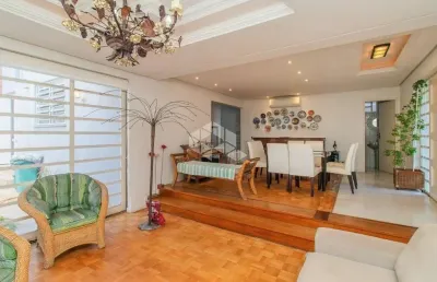 Casa com 3 quartos à venda na Rua Carlos Huber, 91, Três Figueiras, Porto Alegre
