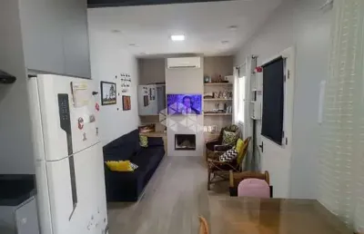 Casa de alvenaria com dois dormitórios no bairro menino deus