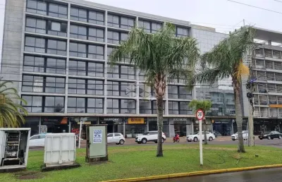 Apartamento de 2 dormitórios c/ suite,  de frente para avenida e linda vista!!!