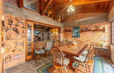 Casa alto padrão no chácara das pedras - 4 dorms, suíte, 4 vagas e piscina.