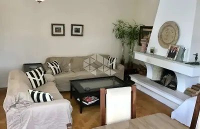 Casa  com 5 dormitórios, sendo 3 suites e 3 vagas no bairro tres figueiras