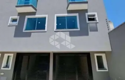 Casa em condomínio com vaga  e churrasqueira privativa.