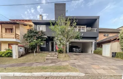 Casa em condominio 4 dormitórios, 3  vagas, sendo 2 cobertas, segurança, piscina, trilha, churrasqueiras, bairro lomba do pinheiro em porto alegre.