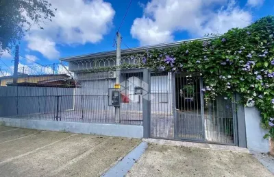 Casa residencial com 4 quartos,  1 suite ,5 vagas ,200 m2. , bairro jd. ipiranga em porto alegre.
