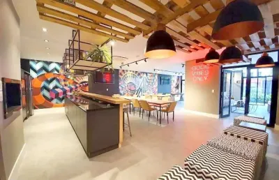Studio no coração da cidade baixa, com 34m² de espaço privativo