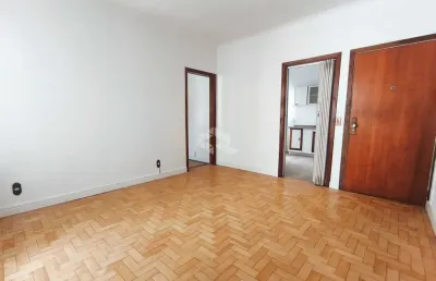 Apartamento 1 quarto, living dois ambientes, semi mobiliado