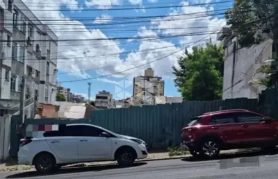 Dois terrenos com venda conjunta com ótima localização em região nobre de porto alegre, na rua artur rocha quase esquina com a 24 de outubro.