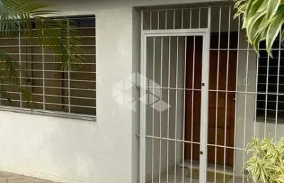 Casa térrea com 4 quartos , 1 suíte, 3 vagas no jardim sabará, porto alegre rs.