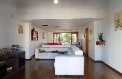 Casa/sobrado 3 dormitórios, 3 vagas cobertas de garagem no bairro cristo redentor em porto alegre/rs