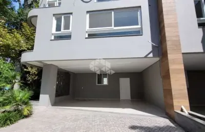 Linda casa em condomínio ás margens do rio guaíba no bairro tristeza.