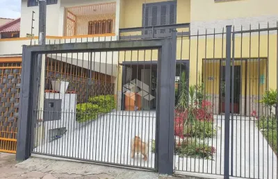 Casa com 3 dormitórios, 1 suite, mobiliada, sacada, garagem fechada, em porto alegre