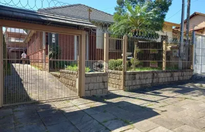 Casa 3 dormitórios, peças amplas, espaço gourmet, 186 m² privativos, 2 vagas, para venda parte alta bairro nonoai